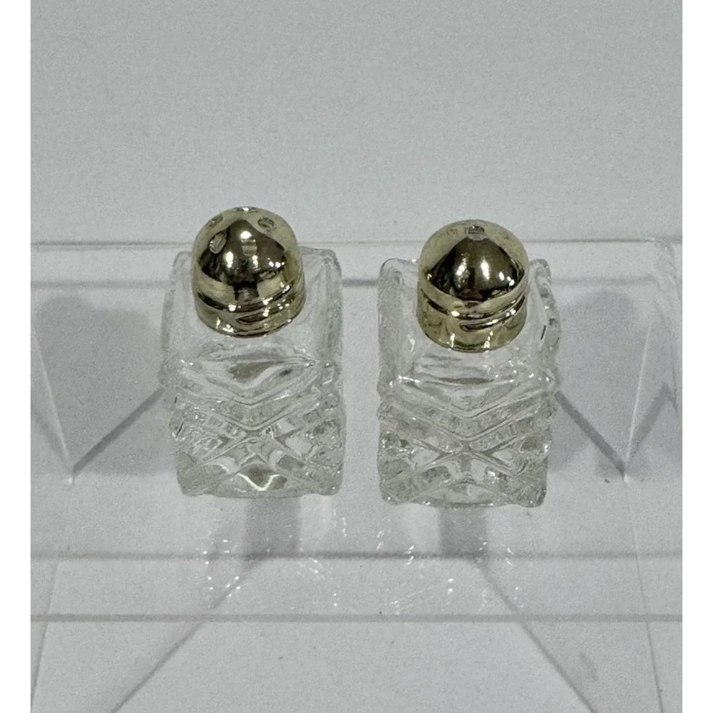 Salt & Pepper Shaker Set Clear Cut Glass W Gold Tone‎ Lid Small